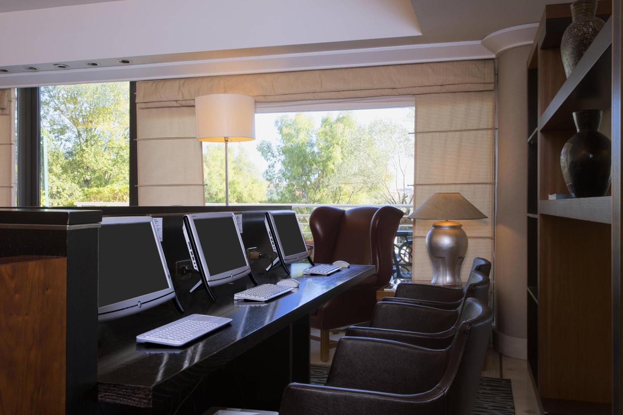 Courtyard By Marriott Rome Central Park Luaran gambar