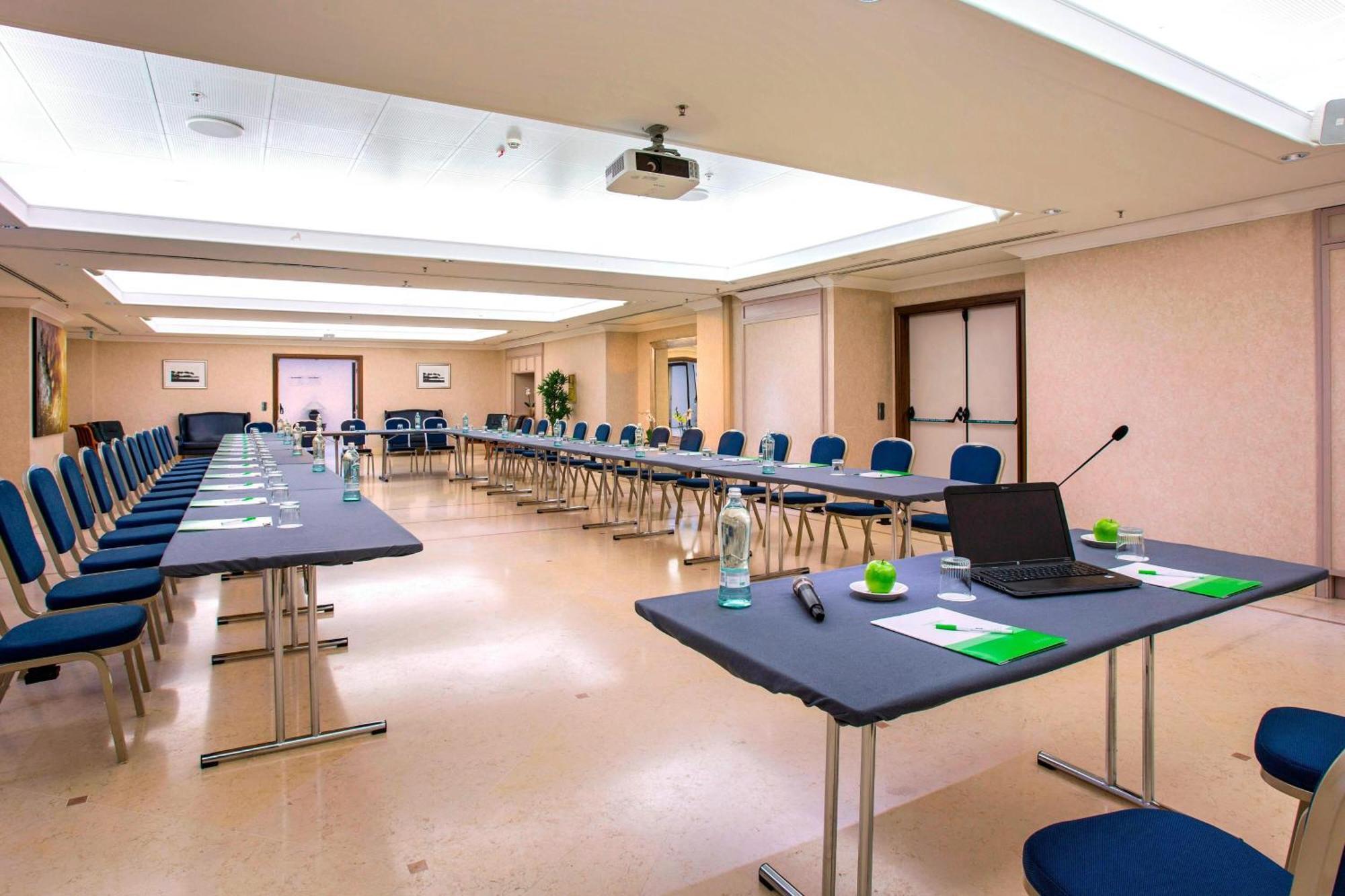 Courtyard By Marriott Rome Central Park Luaran gambar